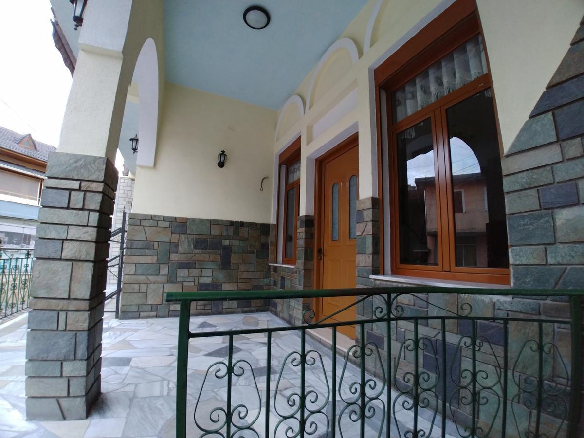 Guest House Urat Gjirokastër 外观 照片
